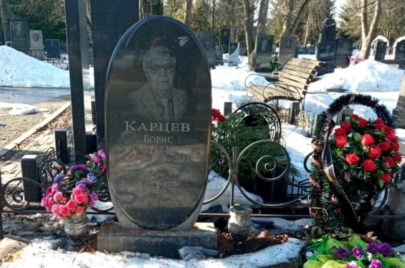 Борис Карцев (1944 – 2012). Заслуженный работник культуры РФ. В 1982-2011 гг. – директор Тульского театра юного зрителя. 