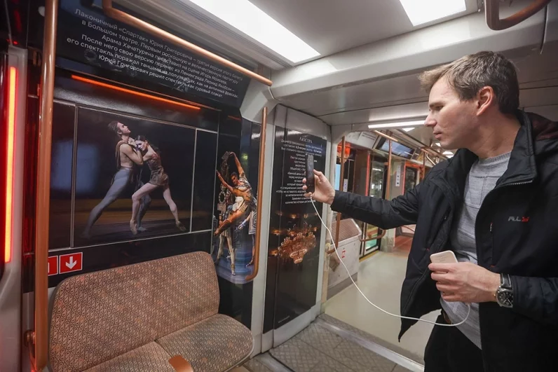 Курсировать по Кольцевой линии тематический поезд будет полгода.