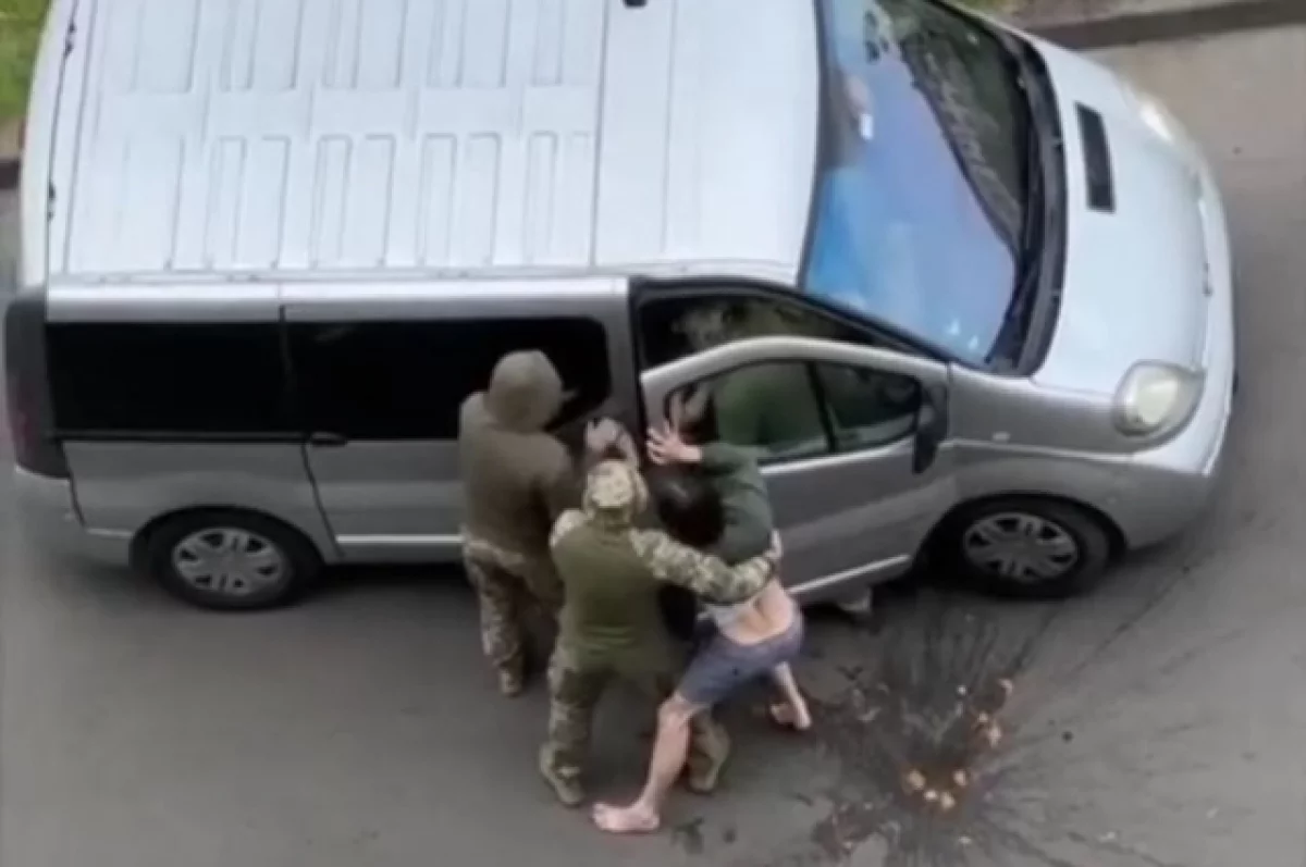 Вакаров: Зеленский отдал секретный приказ ужесточить мобилизацию на Украине