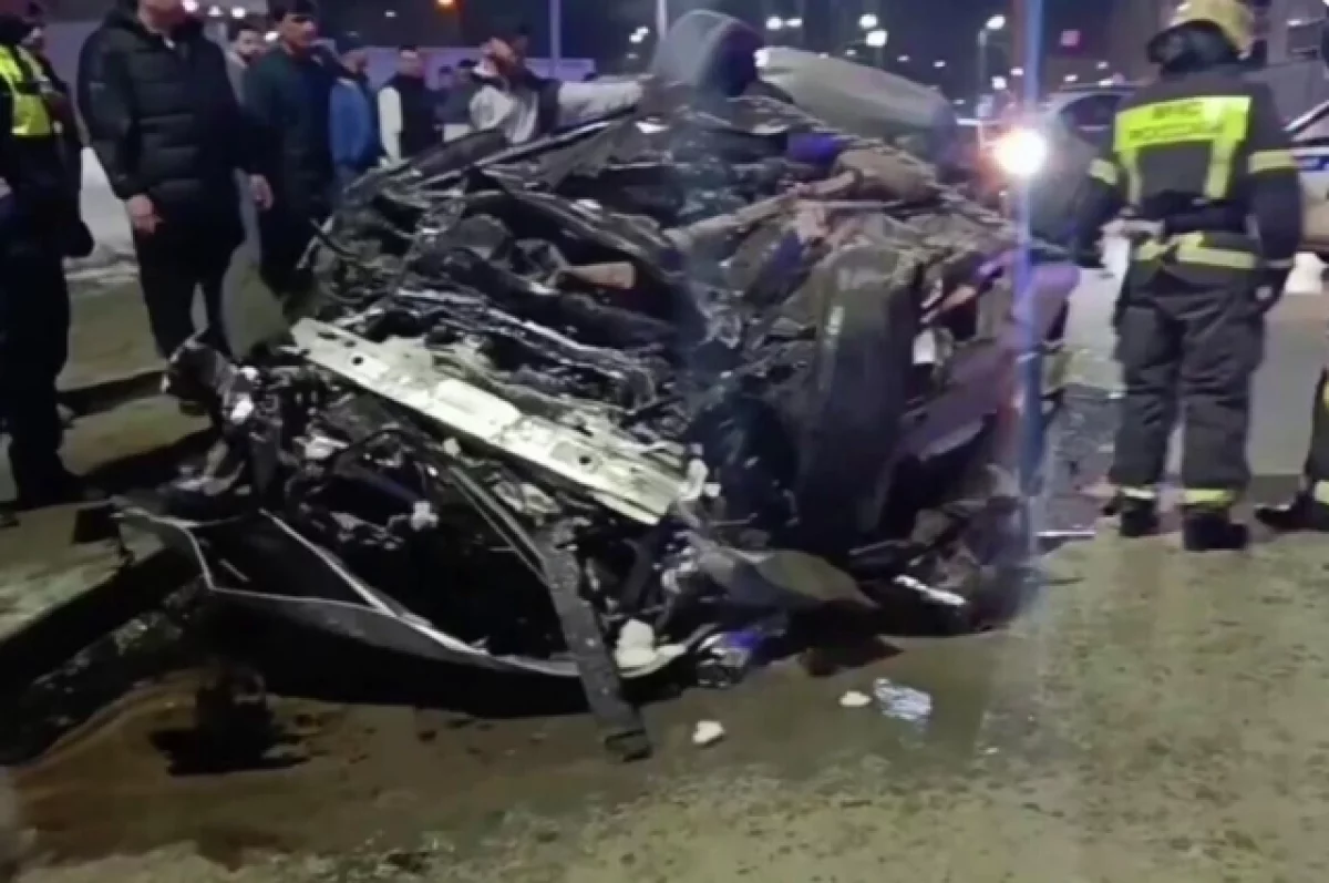 Прибывшие на место сотрудники полиции оперативно приступили к тушению своими силами.