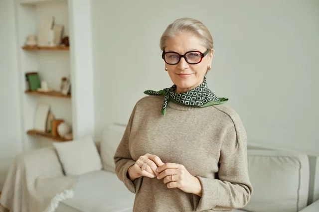 Принято считать, что с возрастом нужно переходить на пастельные тона.