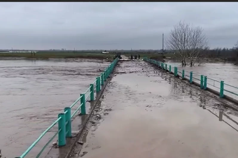 Переправа затоплена. 