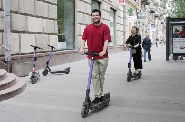 Госавтоинспекция фиксирует резкий рост числа ДТП с участием самокатов, увеличивается количество травм.