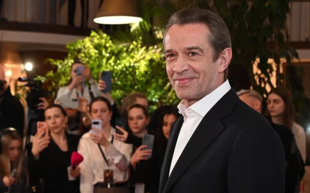 Художественный руководитель театра «Современник» и Московского театра Олега Табакова, актер Владимир Машков на красной дорожке перед началом 39-й церемонии вручения наград национальной кинематографической премии «Ника».