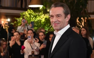 Художественный руководитель театра «Современник» и Московского театра Олега Табакова, актер Владимир Машков на красной дорожке перед началом 39-й церемонии вручения наград национальной кинематографической премии «Ника».