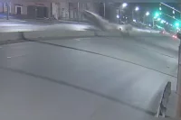 Машина вылетела на огромной скорости.