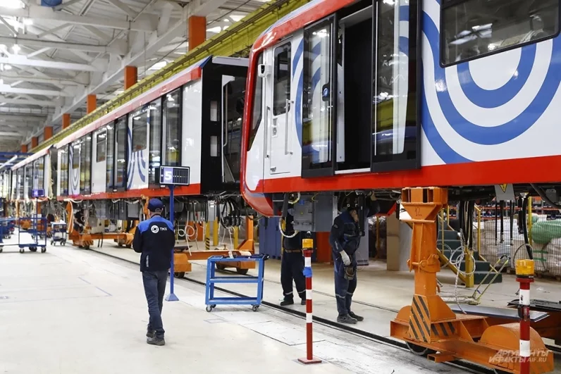 В октябре 2025 года на «Метровагонмаше» началась сборка современной модификации вагонов «Москва-2026». Запуск первого состава «Москва-2026» на линию состоялся 16 декабря 2025 г.