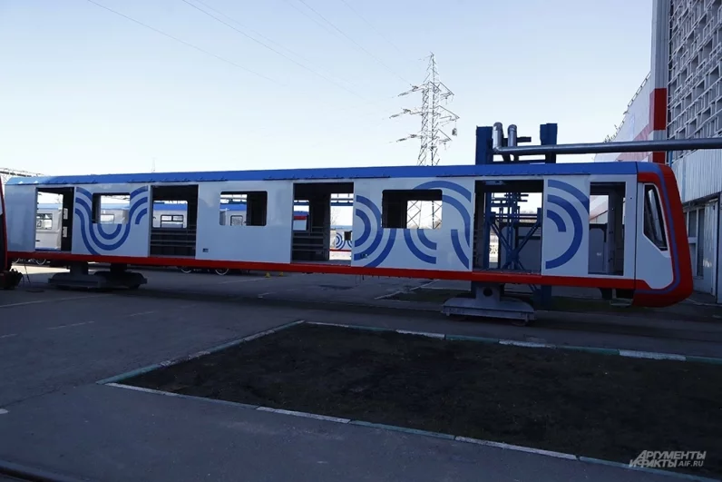 Завод «Метровагонмаш» производит вагоны для метрополитенов всех российских городов и стран ближнего зарубежья.