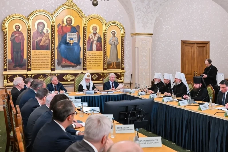 Во время работ пришлось заменить около 500 бронзовых декоративных деталей весом от 20 до 70 килограммов.