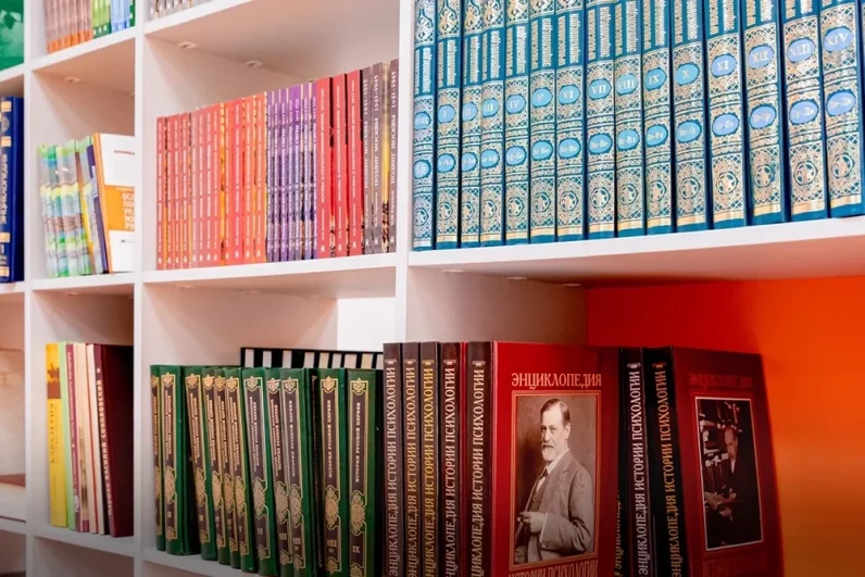 На встрече мэр рассказал о том, что реконструкция куполов и крестов в столичном храме Христа Спасителя близка к завершению.