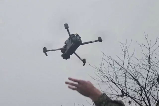 Враг за счет тумана и нелетной для БПЛА погоды полез с участков Гришино — Красноармейск и Водянское — Родинское.