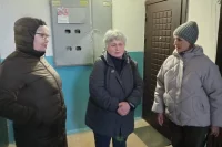 Зоозащитники и журналист «АиФ»-НП» безуспешно пытались пробиться в жильё собаковладельца.