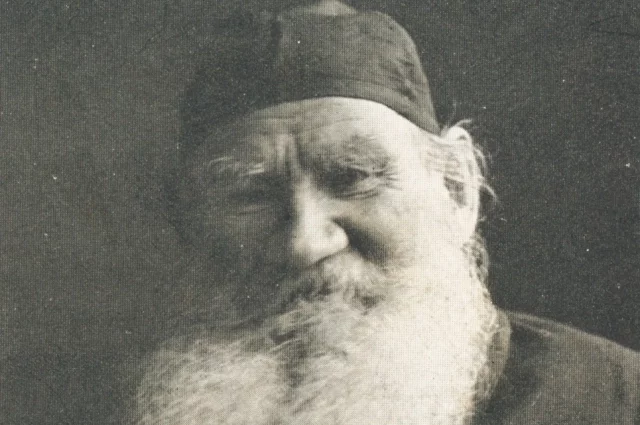 Л. Н. Толстой. 1907 г., Ясная Поляна (с фотографии В. Г. Черткова).