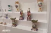 Отдельный зал посвящён фарфору и посуде.