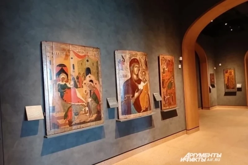 Впервые в истории галереи будет реализован принцип открытого хранения: посетители смогут наблюдать за работой реставраторов через стеклянные панели. 