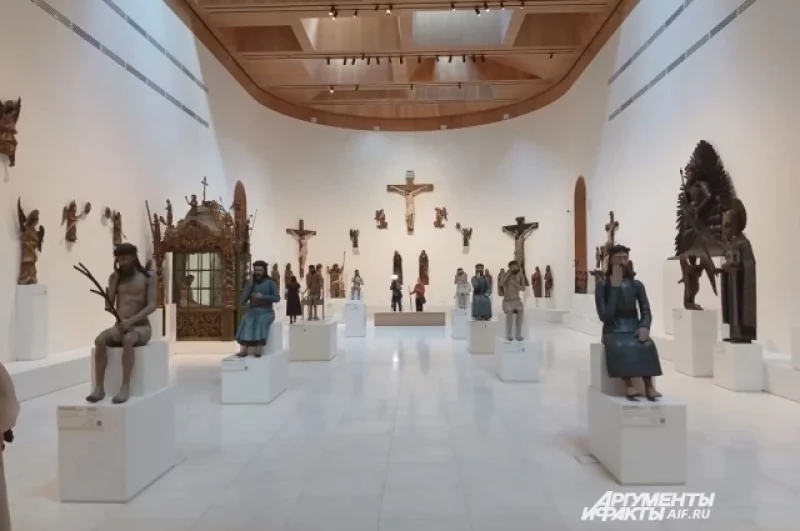 Речь идёт о культовой скульптуре XVII-XIX веков, которая создавалась в Прикамье в традициях русского деревянного храмового зодчества, но с элементами западноевропейского барокко, адаптированными местными мастерами.