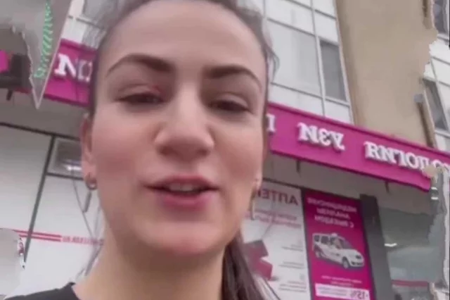 Похоже, Суайба вовсе не напугана такой находкой в своём организме; ей даже не наложили швы, а место проколов заклеили пластырем.