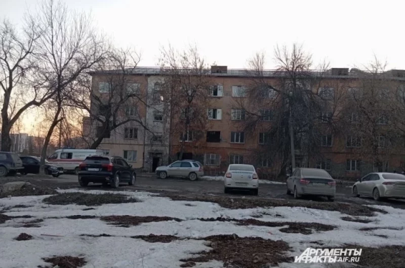 В Перми обрушилась часть стены аварийного жилого дома по улице Чкалова, 38. 