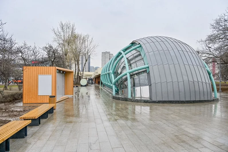 «Славянский Бульвар» обеспечивает транспортное обслуживание и транзитную связь между разными частями района Фили-Давыдково с населением свыше 110 тысяч человек.