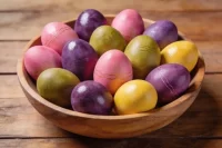 Для окрашивания яиц подойдут овощи, которые почти всегда есть под рукой.