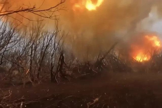 Орудие «Гиацинт-Б» ведет огонь по врагу. 