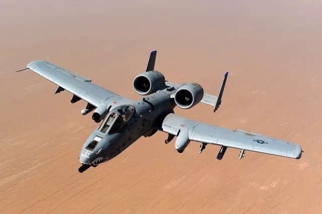 Штурмовик A-10 Thunderbolt II. 