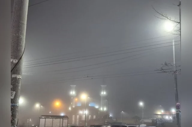 Едва открыв глаза, жители столицы Татарстана увидели за окном вместо привычных дворов и многоэтажек белую стену. 