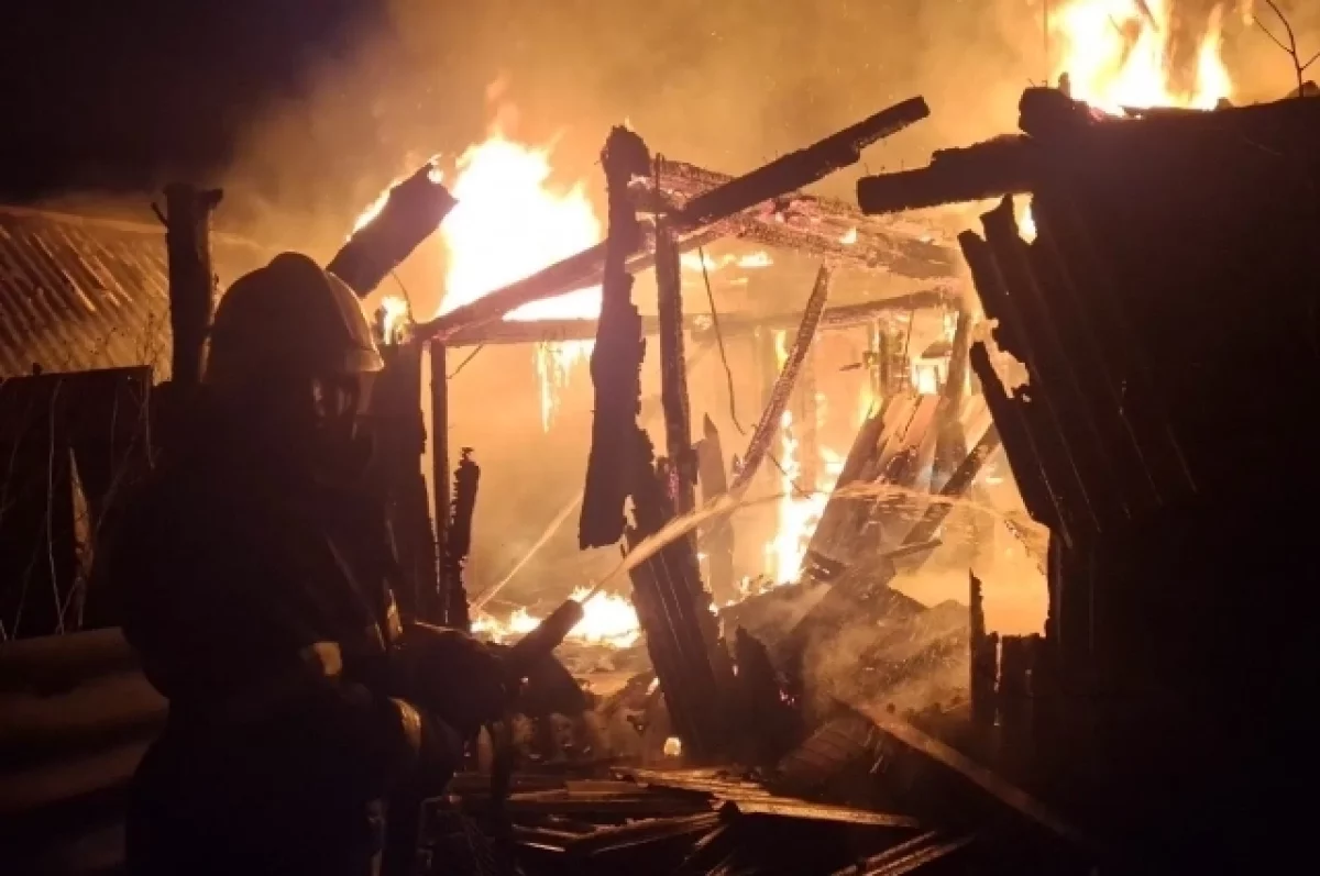 Огонь уничтожил жилой дом в поселке Клетня Брянской области