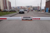 Конфликт тянулся три года: местным жителям хотелось тишины и безопасности, а родителям школьников — подвозить детей до места учебы