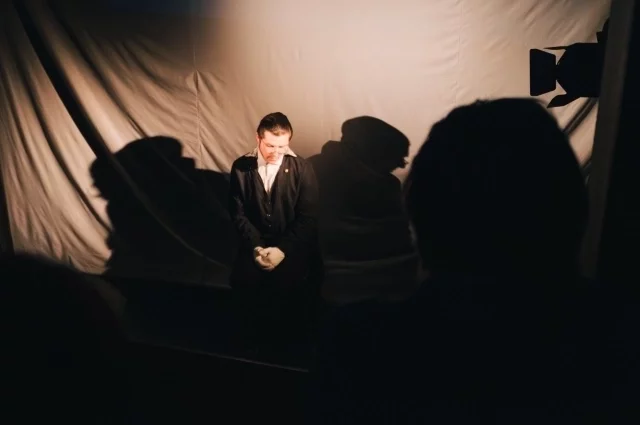 Поначалу Павел Смердяков - интеллектуал, который щеголяет французскими словечками и своим поварским образованием