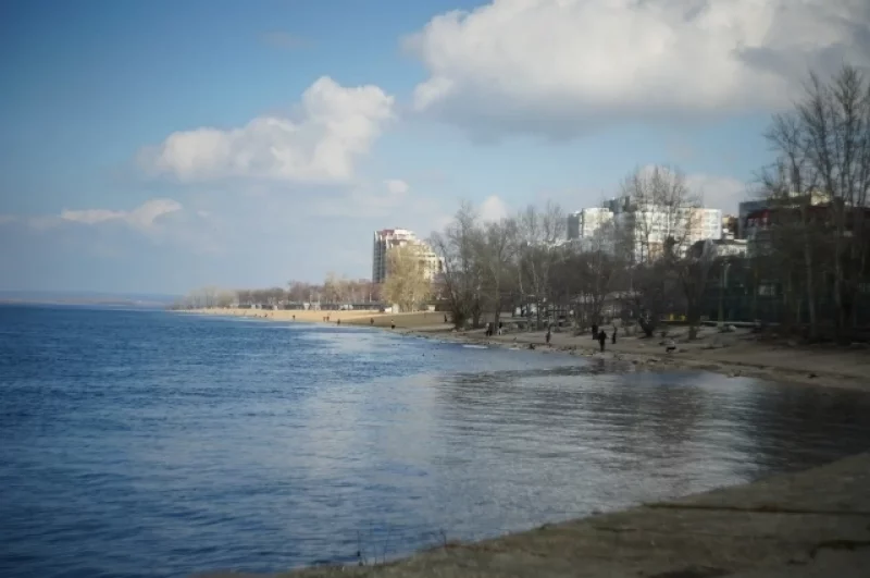 Вид с речного вокзала на третью очередь Самарской набережной.