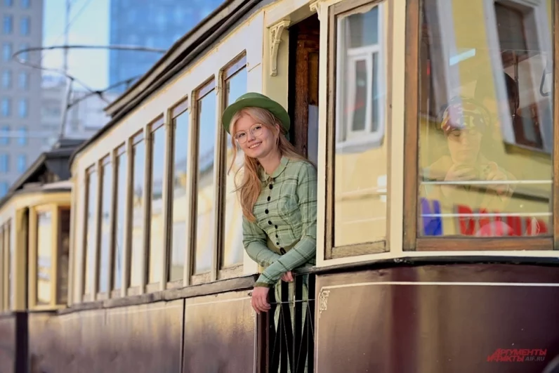 Колонна из 16 образцов проехала от Курского вокзала до улицы Сергия Радонежского, где остановилась и превратилась в музей под открытым небом.