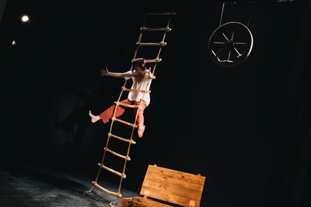 Герой Владислава Евдокимова - молодой парнишка