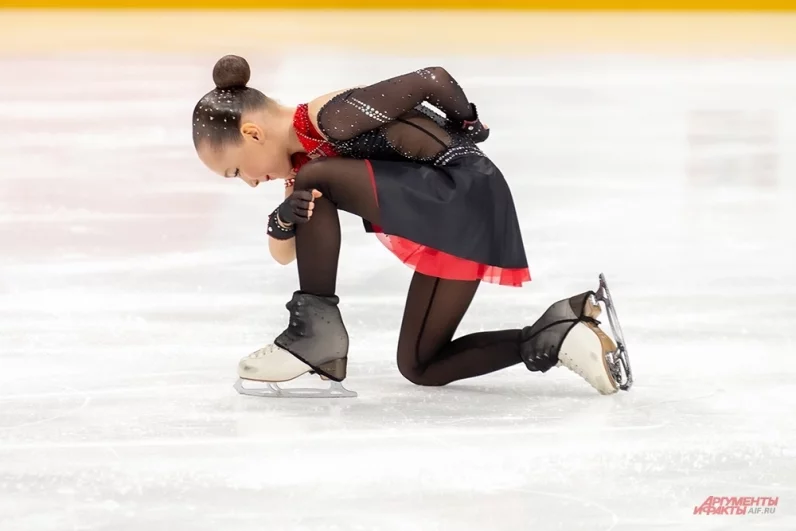 Участникам предстояло выполнить шесть обязательных элементов. Судили спортсменов арбитры всероссийской категории.