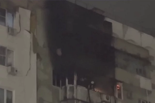 Кадр видео, снятого ночью 6 апреля у пострадавшего дома в Новороссийске.