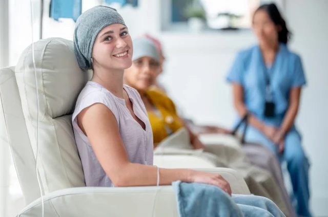 Существует группа опухолей, развитие которых связано с мутациями в гена­х, передающимися по наслед­ству. В таких случаях рак может возникать даже в 25–45 лет.