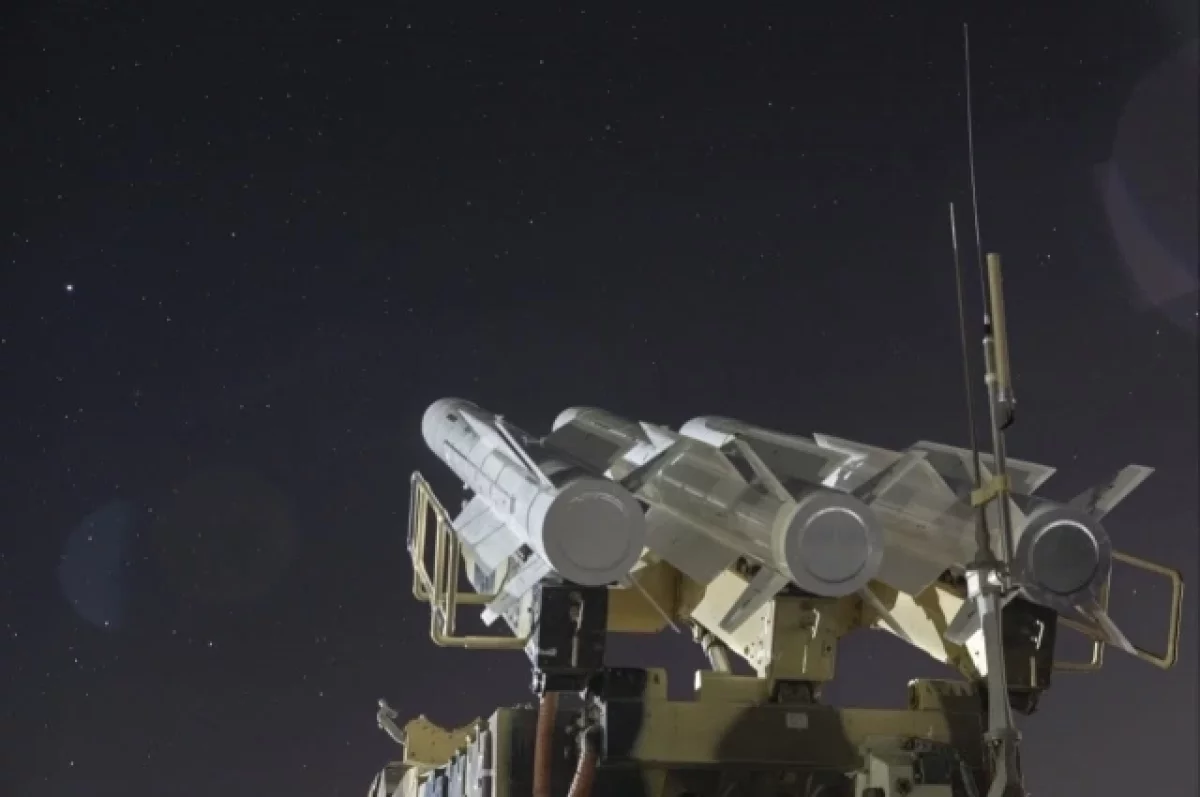 КСИР ударил по вертолету и десантному кораблю США с 5 тыс. военными