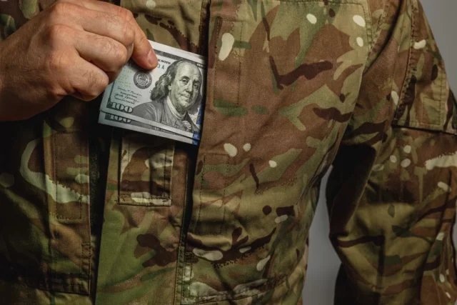 Согласно «прейскуранту», дешевле всего — от $300 — удалить свою фамилию из списка разыскиваемых за уклонение от службы. Правда, в некоторых регионах цена за эту же «услугу» доходит до $2000.