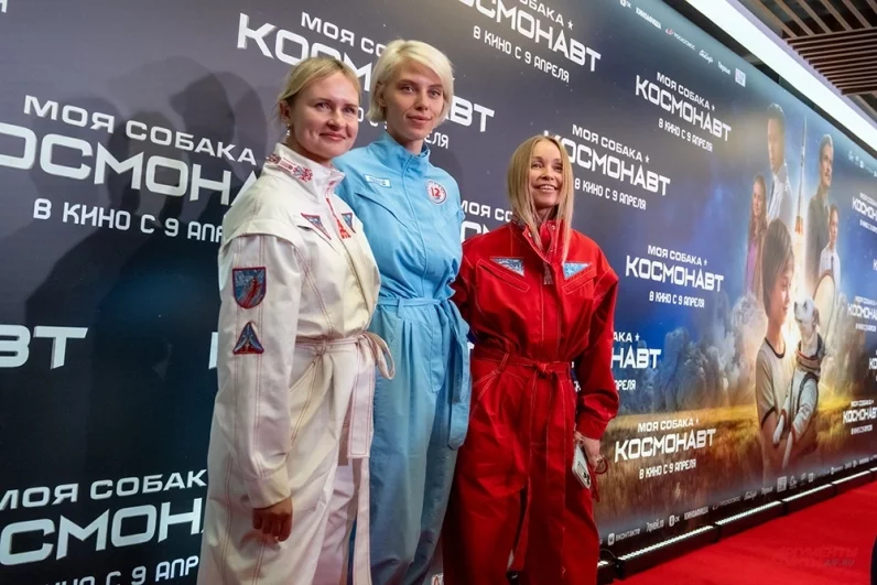 Актриса Снежана Самохина (в центре).