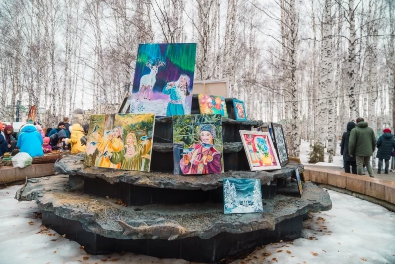 Работало множество площадок. 