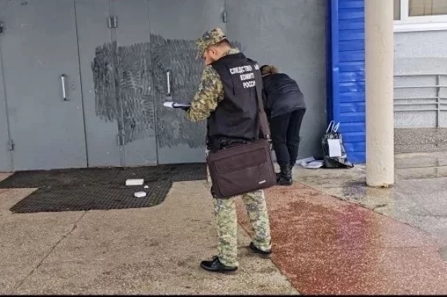 После происшествия учителя доставили в больницу