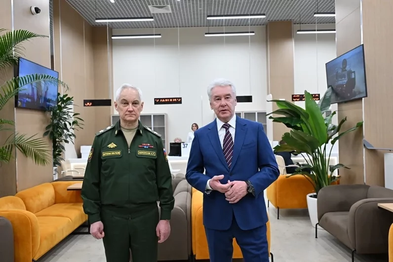 Новые здания военкомата отвечают самым современным требованиям: схема  приема здесь выстроена по принципу центров «Мои документы». Комплекс сменил разрозненные московские военкоматы.Новый комплекс оснастили лучшим оборудованием, здесь – удобные кабинеты для сотрудников и комнаты приема посетителей.