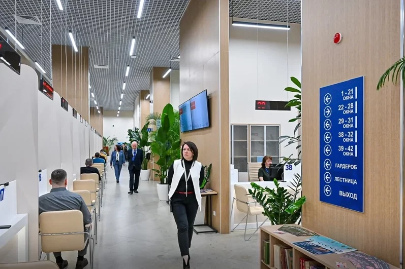 Процедура призыва теперь будет занимать намного меньше времени: не несколько дней, как раньше, а часы. Большую часть обязательных услуг теперь помогают получить центры «Мои документы», услуги переведены в электронный формат.