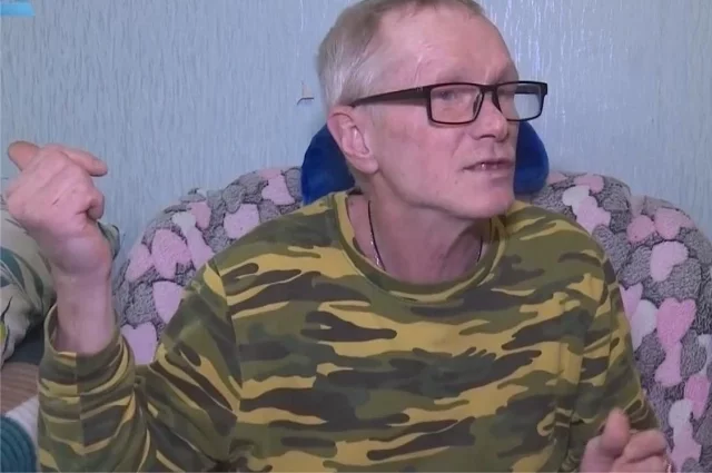 Сейчас Александр Соловьёв временно живёт в квартире своей одноклассницы по интернату. 