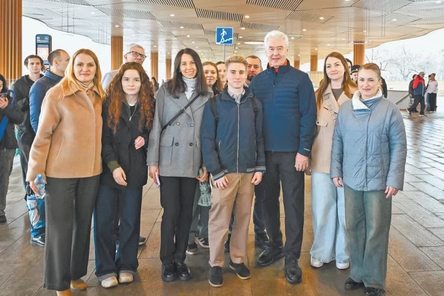 Жители Москвы и Подмосковья рассказали Сергею Собянину, что новые навесы сделали городской вокзал по-настоящему удобным.