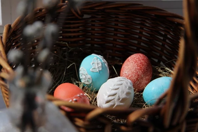 По данным Татарстанстата, за неделю с 16 по 23 марта десяток яиц подорожал на 3,31% — с 90,12 до 93,01 рубля. 