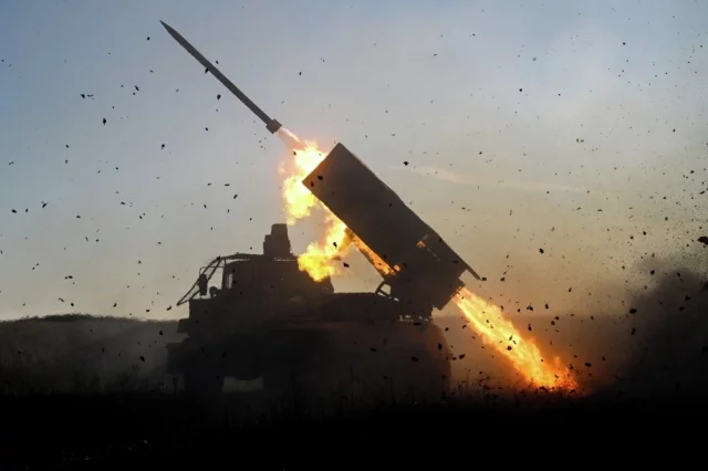 Эксперты считают, что ВС РФ планируют нанести удары в обход основных оборонительных рубежей противника. 