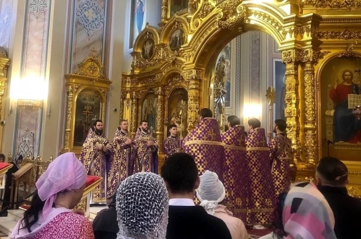 Чистый четверг на Дону, Божественная литургия.