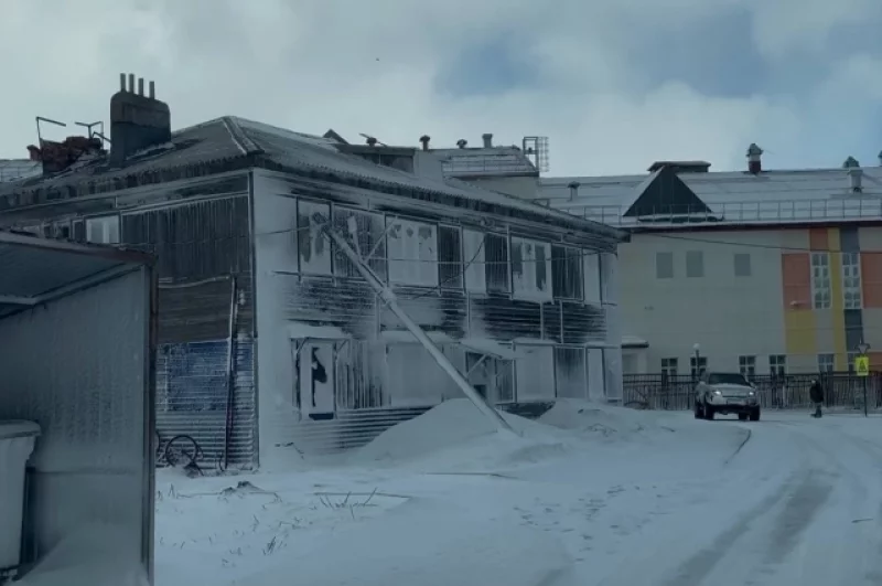 Урон понесли фасады зданий и крыши. 