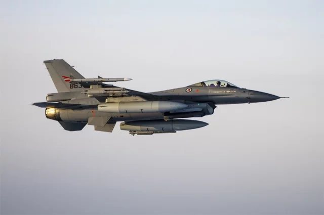 Истребитель F-16 Fighting Falcon Королевских ВВС Норвегии.
